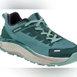 Women’s Ascend Mohave Low Waterproof Hiking Shoes. Size 9 W